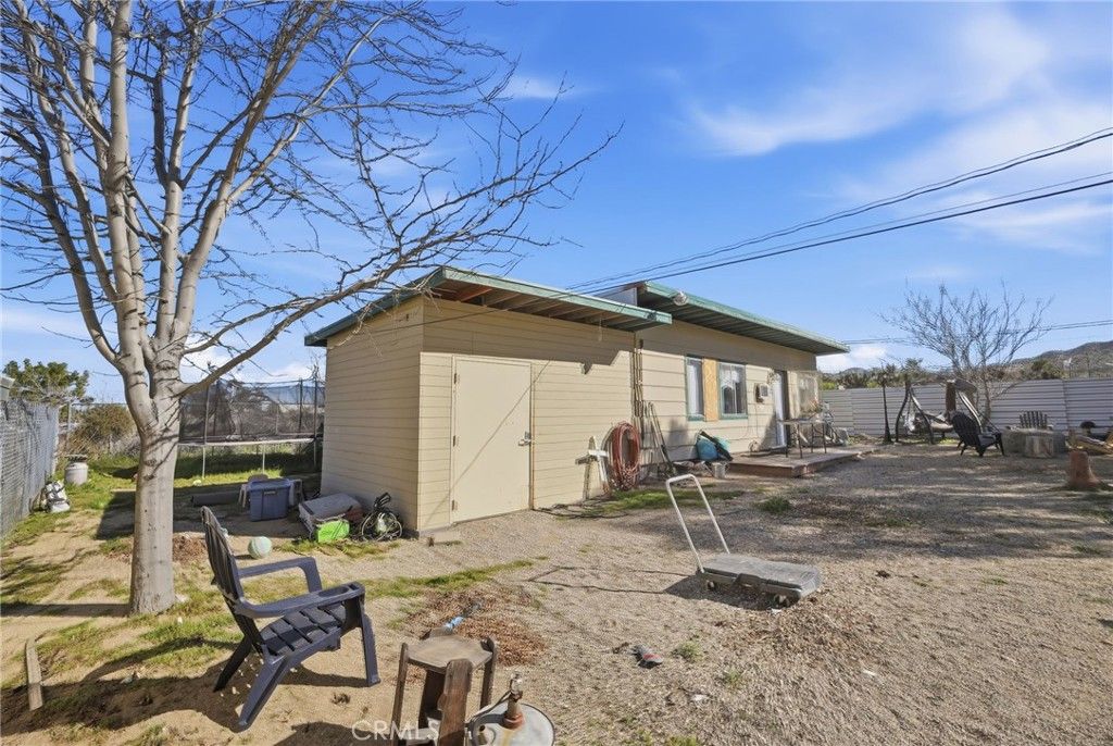 Image 25 of property listing at 7559 Chemehuevi Way, Yucca Valley, CA 92284