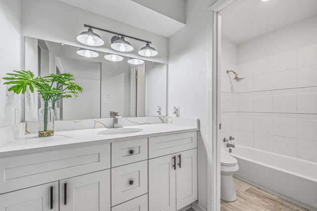 7622 Candlegreen Lane, Houston, TX 77071