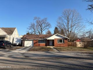 136 E Hobart Avenue, Findlay, OH 45840
