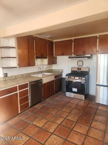 7 E Beautiful Lane, Phoenix, AZ 85042