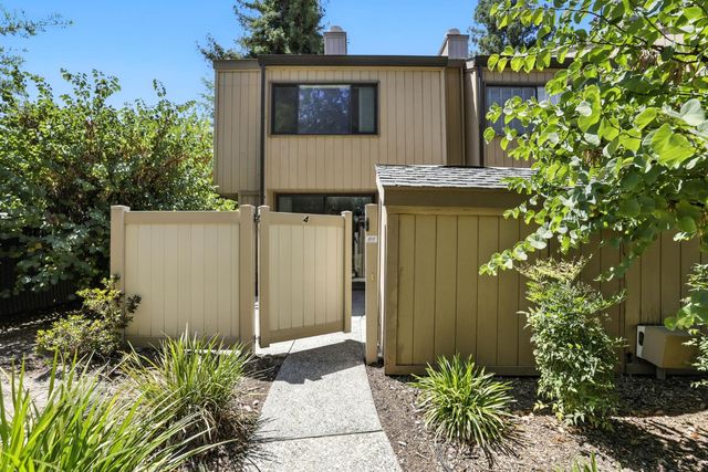 536 Woodside Oaks #4, Sacramento, CA 95825