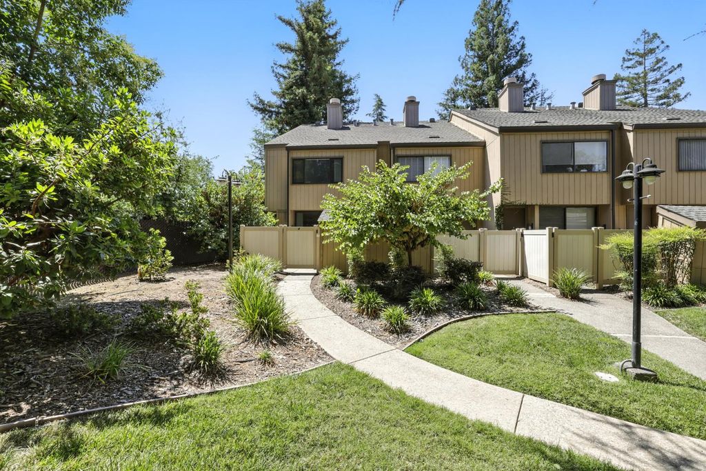 536 Woodside Oaks #4, Sacramento, CA 95825