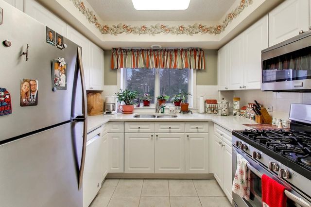 710 Creekside Drive 104A, Mount Prospect, IL 60056