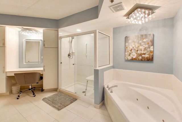 710 Creekside Drive 104A, Mount Prospect, IL 60056