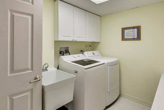 710 Creekside Drive 104A, Mount Prospect, IL 60056