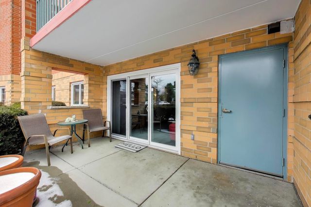 710 Creekside Drive 104A, Mount Prospect, IL 60056