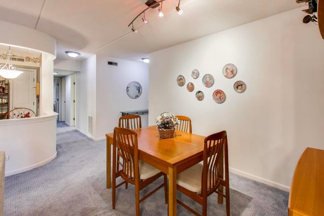 710 Creekside Drive 104A, Mount Prospect, IL 60056