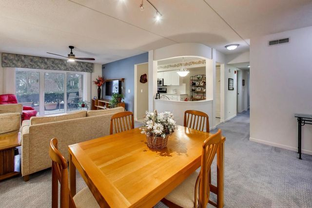 710 Creekside Drive 104A, Mount Prospect, IL 60056