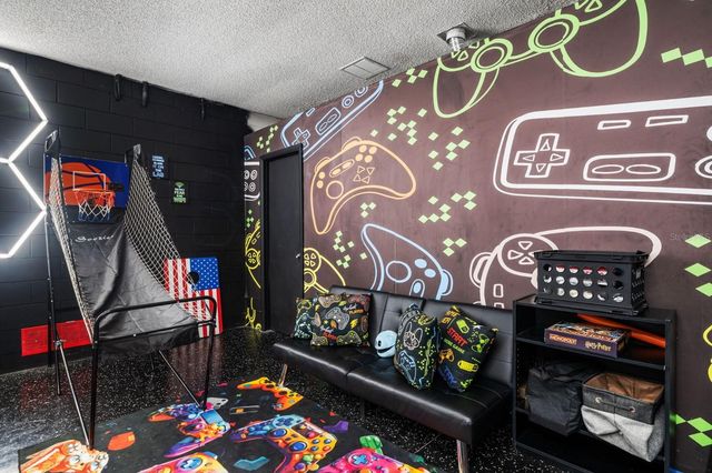 137 S ROMA WAY, Kissimmee, FL 34746