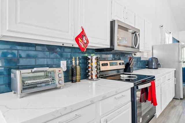 137 S ROMA WAY, Kissimmee, FL 34746