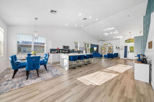 137 S ROMA WAY, Kissimmee, FL 34746