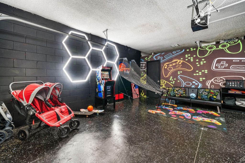 Image 22 of property listing at 137 S ROMA WAY, Kissimmee, FL 34746