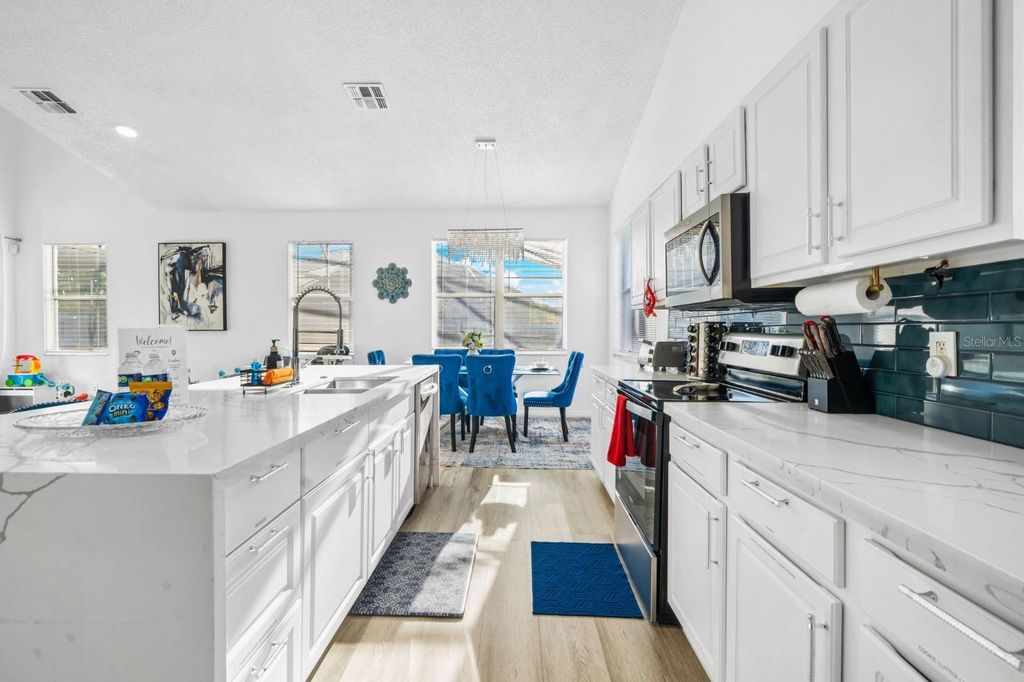 Image 26 of property listing at 137 S ROMA WAY, Kissimmee, FL 34746