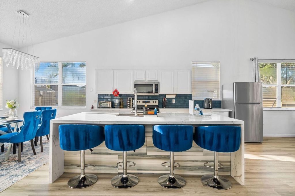 Image 4 of property listing at 137 S ROMA WAY, Kissimmee, FL 34746