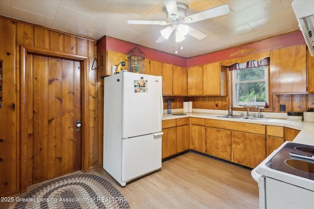 833 S Barnes Street, Mason, MI 48854