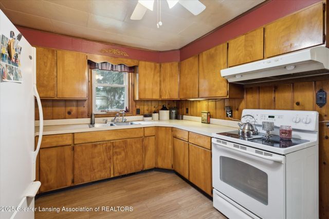 833 S Barnes Street, Mason, MI 48854