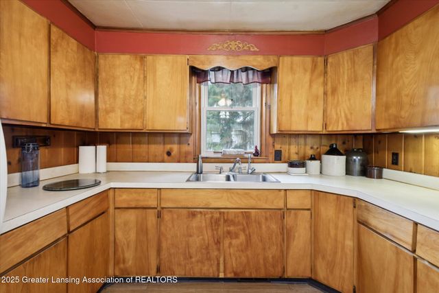 833 S Barnes Street, Mason, MI 48854