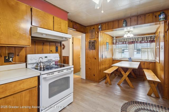 833 S Barnes Street, Mason, MI 48854