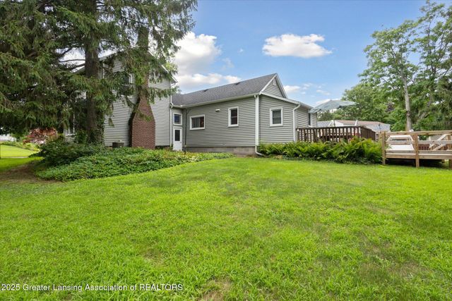 833 S Barnes Street, Mason, MI 48854