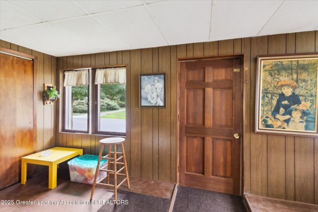 833 S Barnes Street, Mason, MI 48854