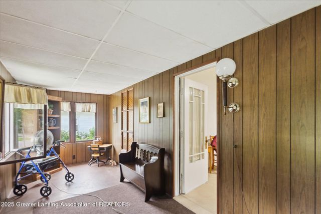 833 S Barnes Street, Mason, MI 48854