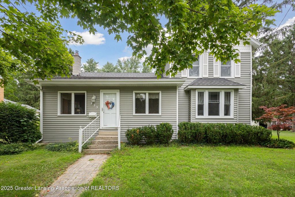 833 S Barnes Street, Mason, MI 48854