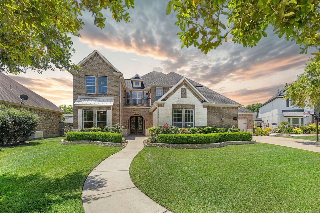 32210 Waterford Crest Lane, Fulshear, TX 77441