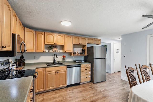 35 Wood Ave 35, North Andover, MA 01845