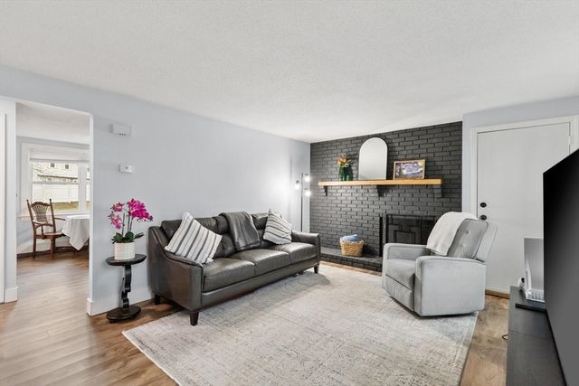 35 Wood Ave 35, North Andover, MA 01845