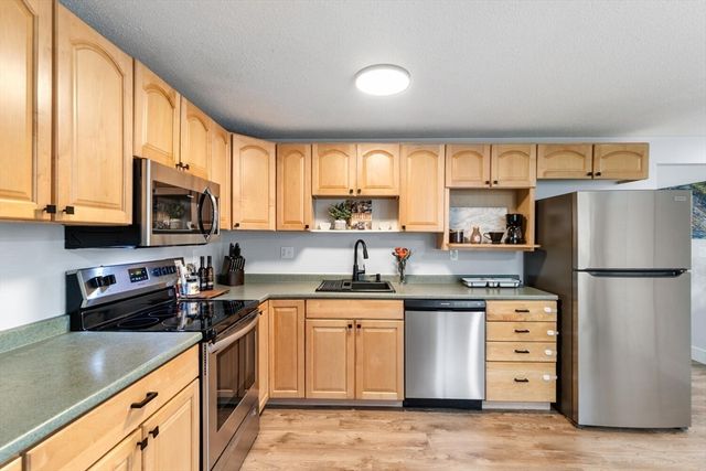 35 Wood Ave 35, North Andover, MA 01845