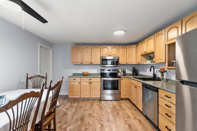 35 Wood Ave 35, North Andover, MA 01845
