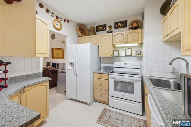 180 Lafayette Ave 4G, Passaic, NJ 07055