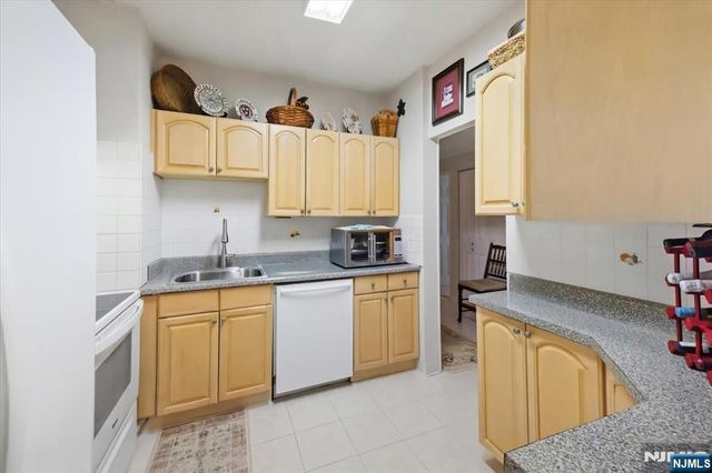 180 Lafayette Ave 4G, Passaic, NJ 07055