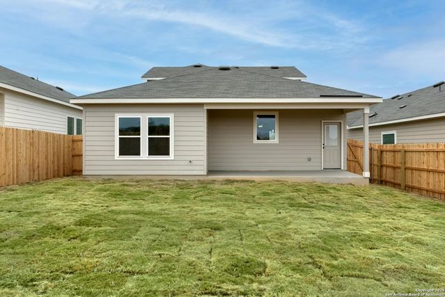 182 Peeps Ct., Adkins, TX 78101