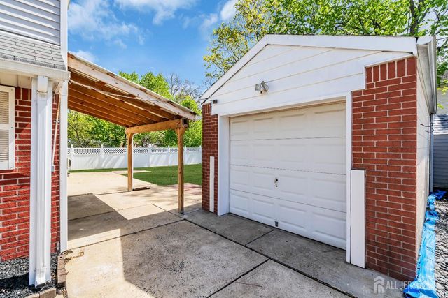 52 Walnut Street, Edison, NJ 08817