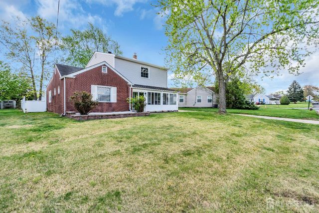 52 Walnut Street, Edison, NJ 08817