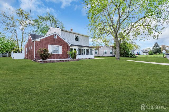 52 Walnut Street, Edison, NJ 08817