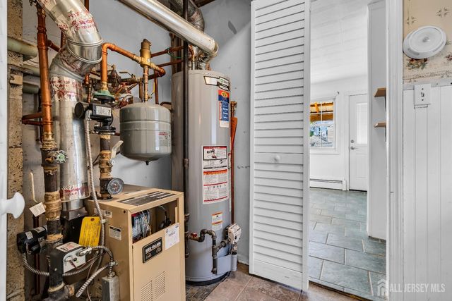 52 Walnut Street, Edison, NJ 08817