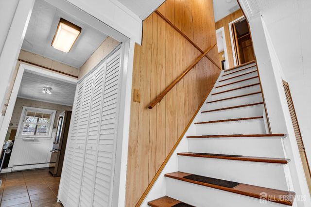 52 Walnut Street, Edison, NJ 08817