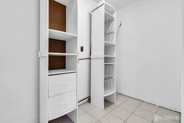 52 Walnut Street, Edison, NJ 08817