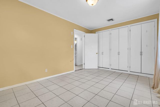 52 Walnut Street, Edison, NJ 08817