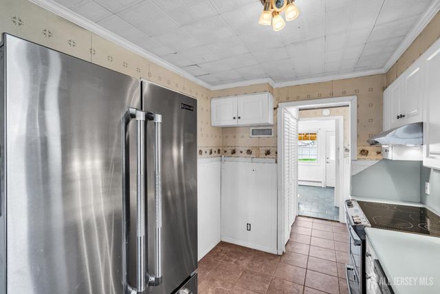 52 Walnut Street, Edison, NJ 08817