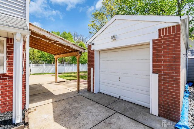 52 Walnut Street, Edison, NJ 08817