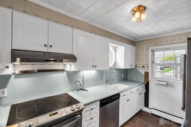 52 Walnut Street, Edison, NJ 08817