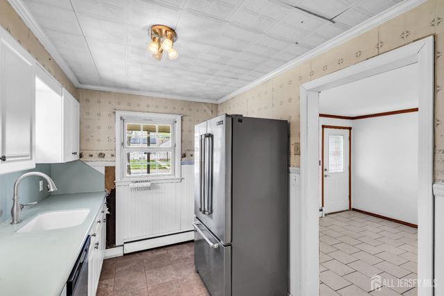 52 Walnut Street, Edison, NJ 08817