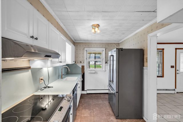 52 Walnut Street, Edison, NJ 08817