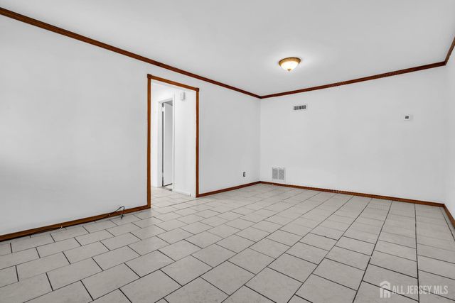 52 Walnut Street, Edison, NJ 08817