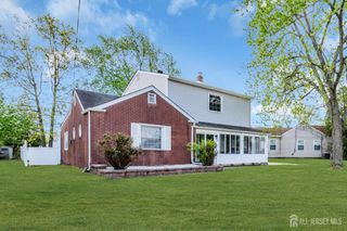 52 Walnut Street, Edison, NJ 08817