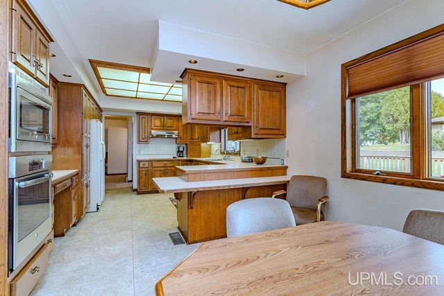 1002 E Gold Street, Bessemer, MI 49911