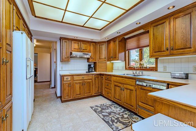 1002 E Gold Street, Bessemer, MI 49911